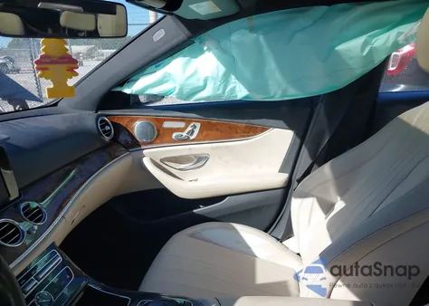 2017 Mercedes-Benz E 300 4Matic из США, поврежденный, VIN WDDZF4KB2HA056643